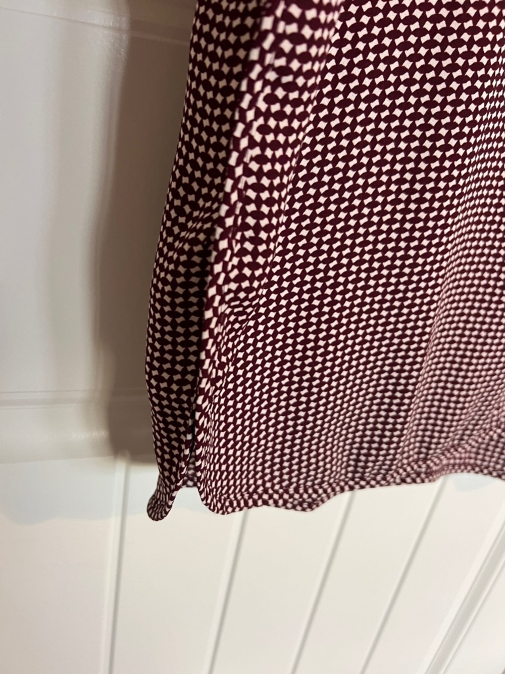 LOFT Burgundy & White Sleeveless Super Light & Airy Round Neck Top Size M - Picture 3 of 8
